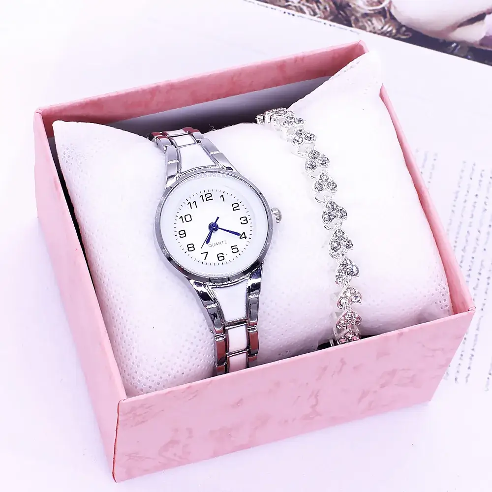 Women's Rose Gold Quartz Watch with Chain Strap — feature 11