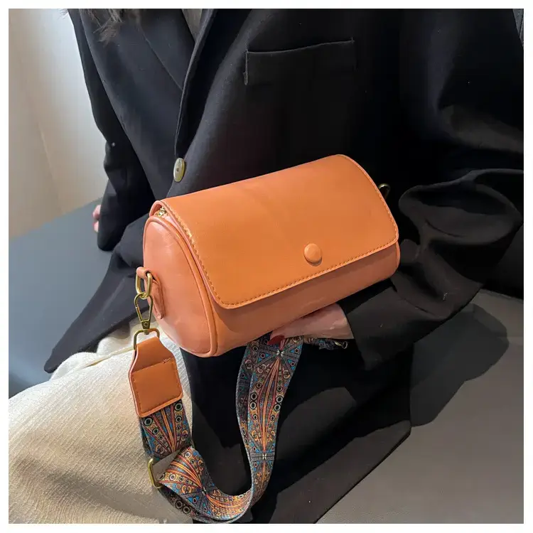 Vintage Beige Shoulder Crossbody Bag with Wide Band Strap — feature 19