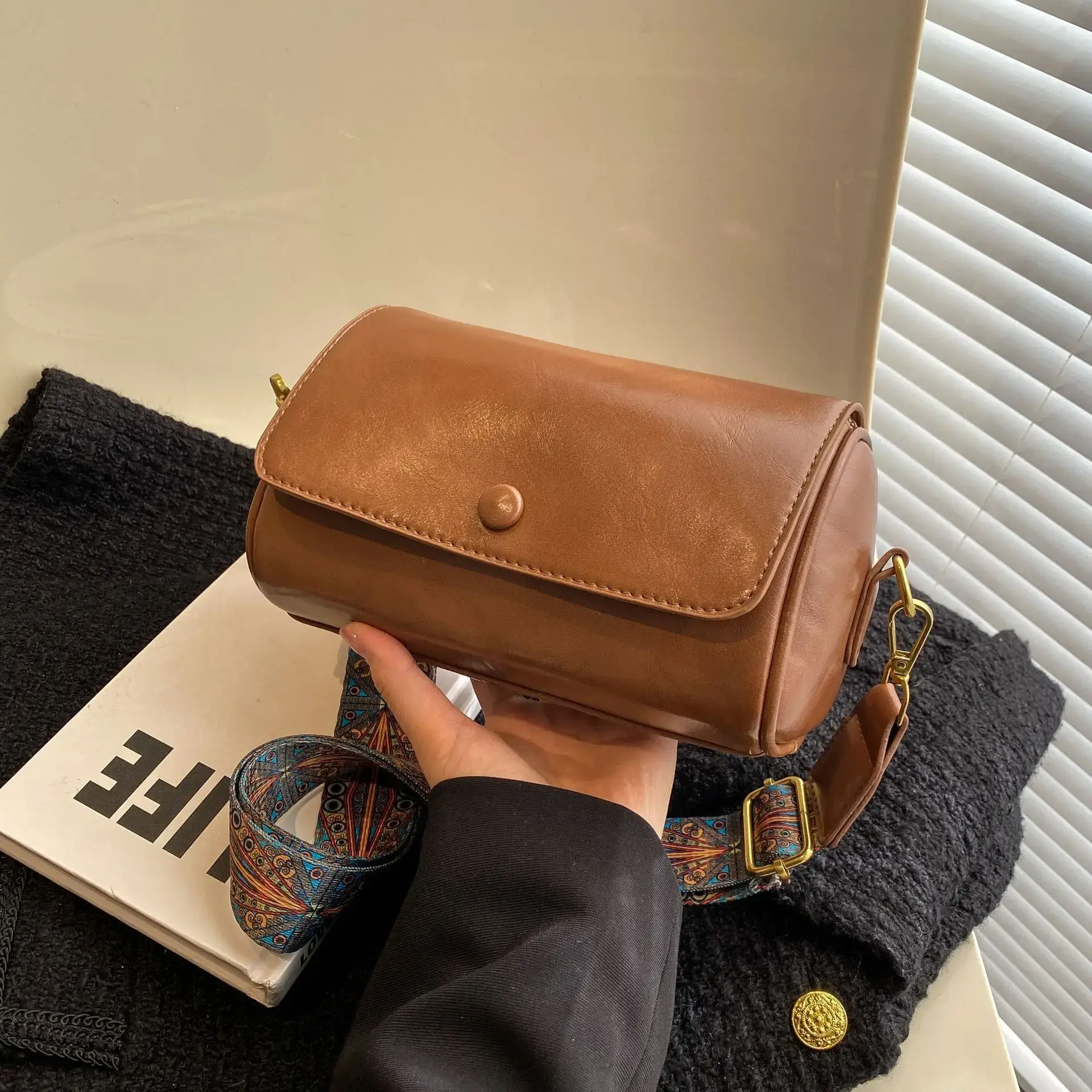 Vintage Beige Shoulder Crossbody Bag with Wide Band Strap