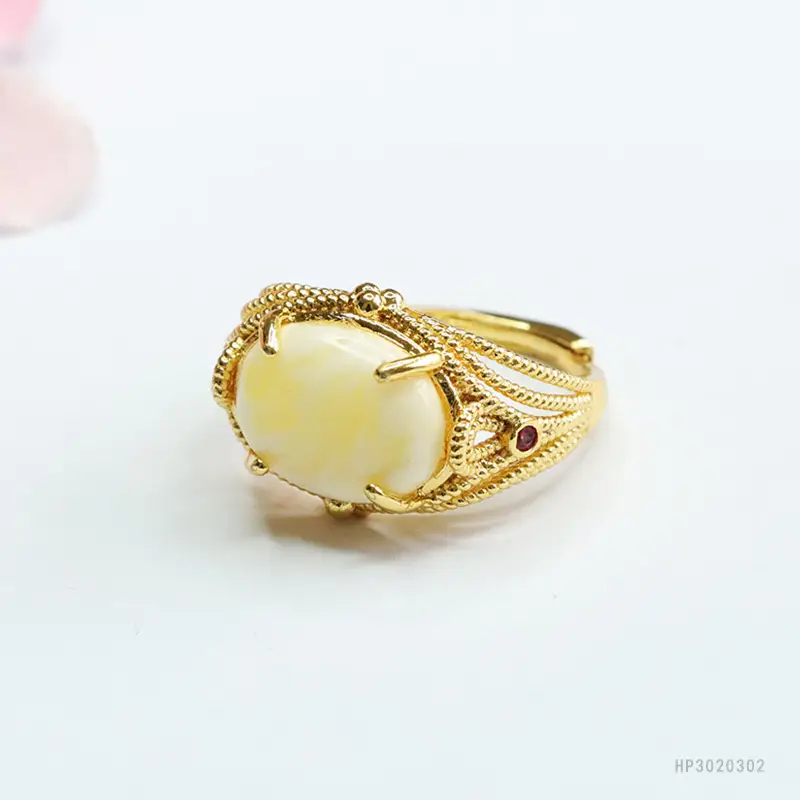 Guan Yu Natural Beeswax Ring White Flower Honey Porcelain White Amber Ring - Image 4
