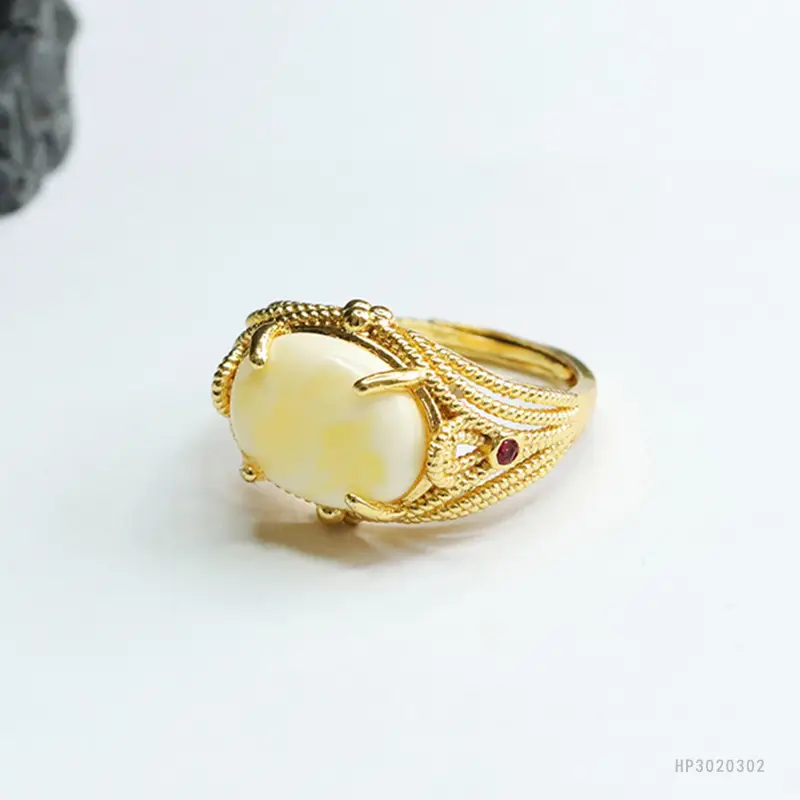 Guan Yu Natural Beeswax Ring White Flower Honey Porcelain White Amber Ring — feature 10