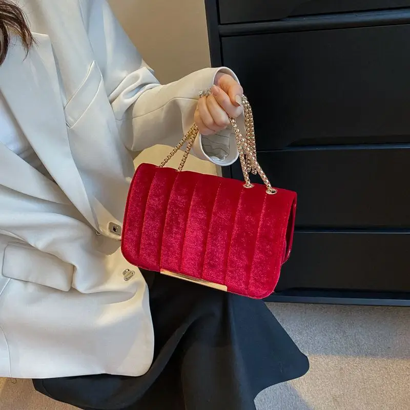 Green Velvet Chain Crossbody Bag for Women - Image 3