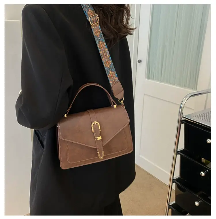 Retro Black Crossbody Bag for Women 2026 — feature 4
