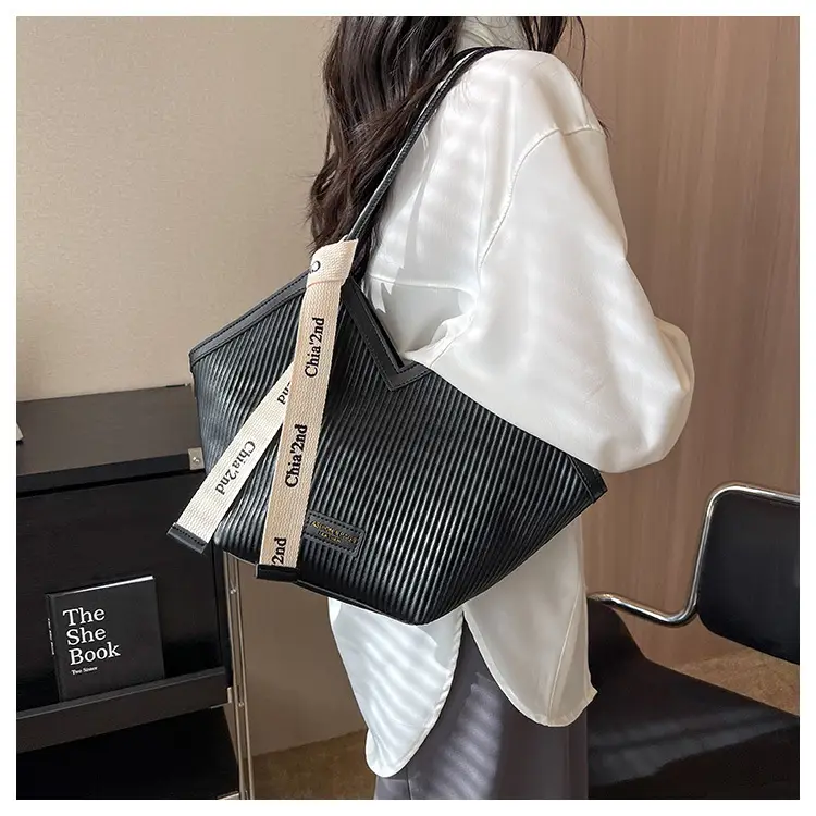 Women's Large Capacity Jersey Striped Shoulder Bag — feature 16