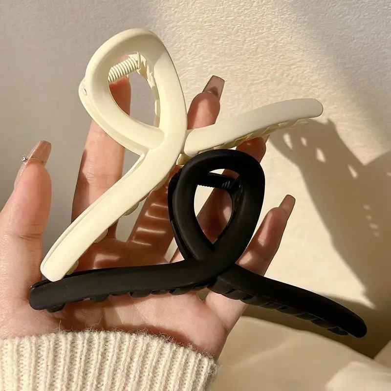 Oversized Hair Clips 13cm Milk Curry Frosted Cross — feature 7