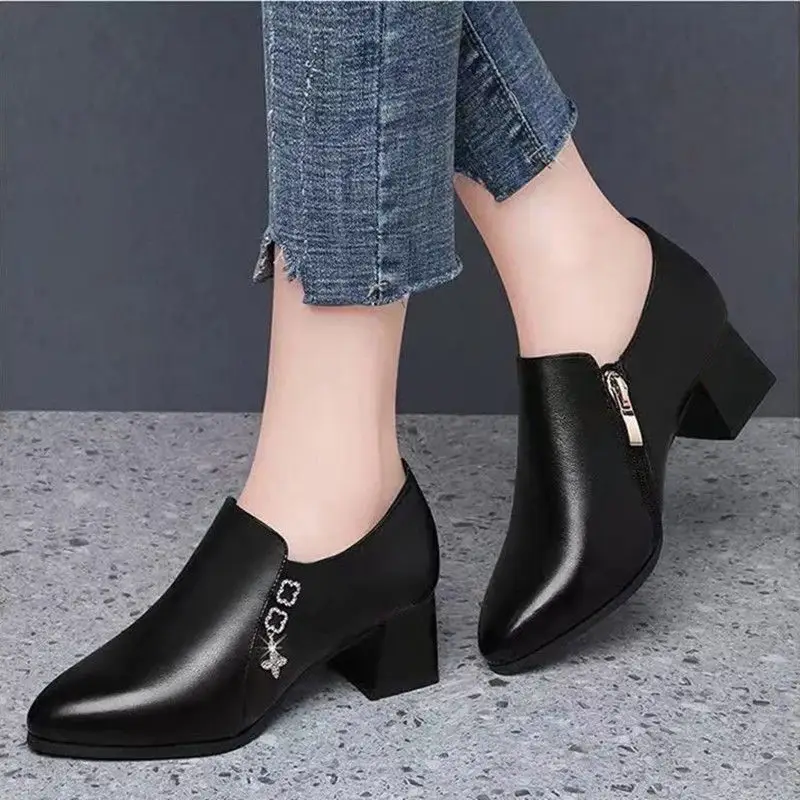 Women's Black Leather Heel Boots with Zipper Closure — feature 5