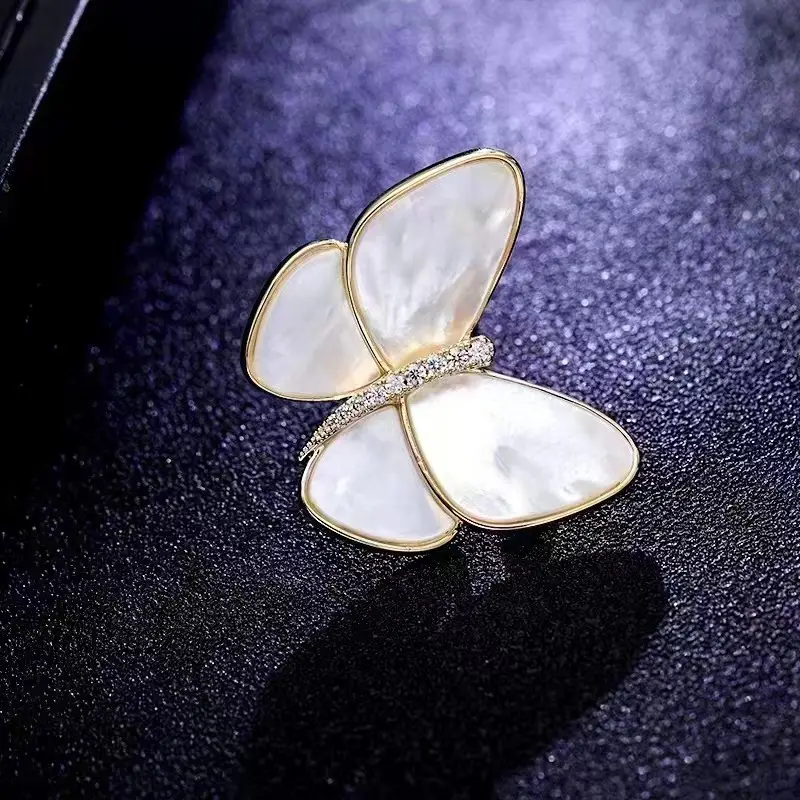 Pearl-Enriched Butterfly Brooch with Diamond Details — feature 2