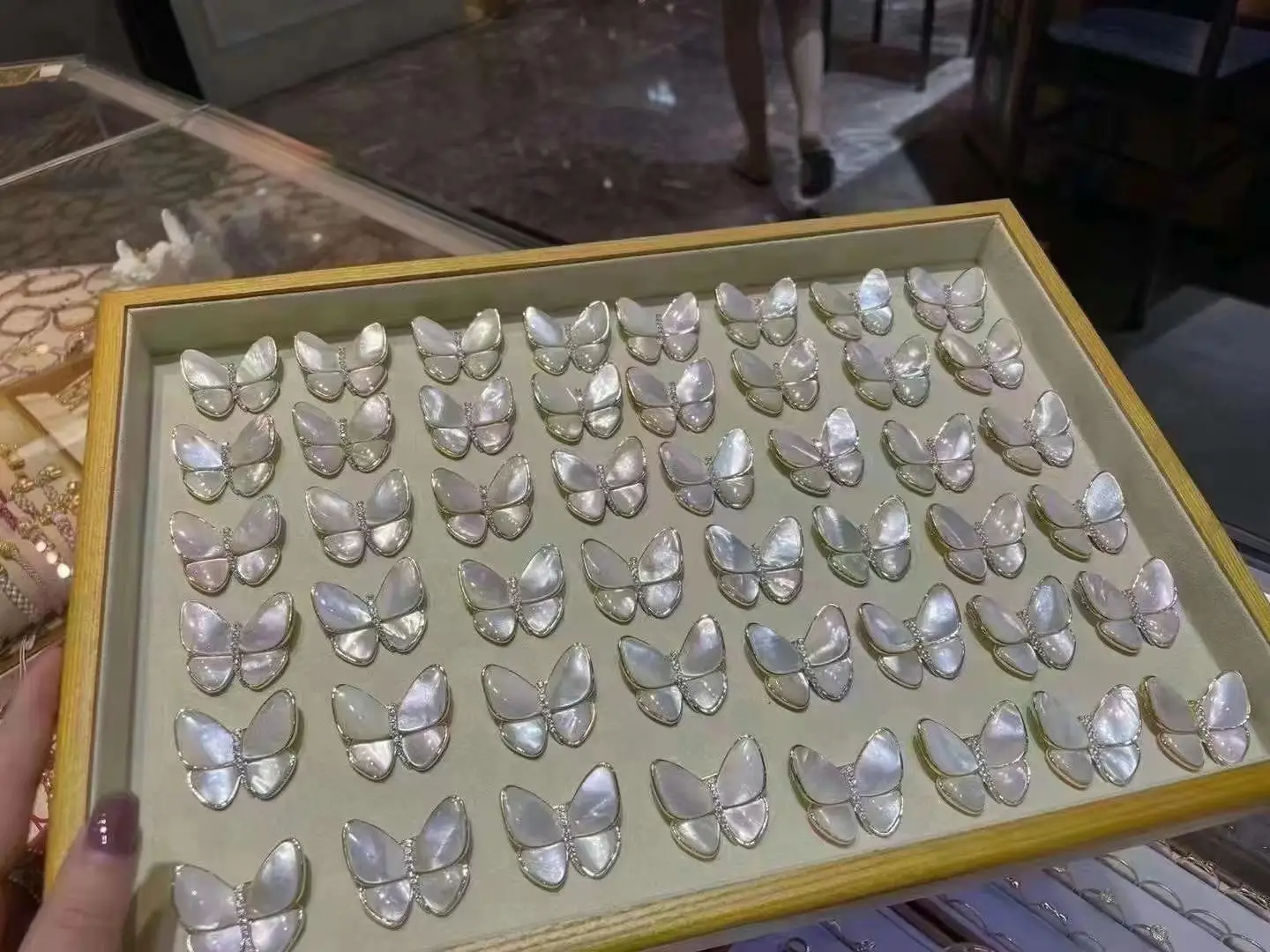 Pearl-Enriched Butterfly Brooch with Diamond Details — feature 6