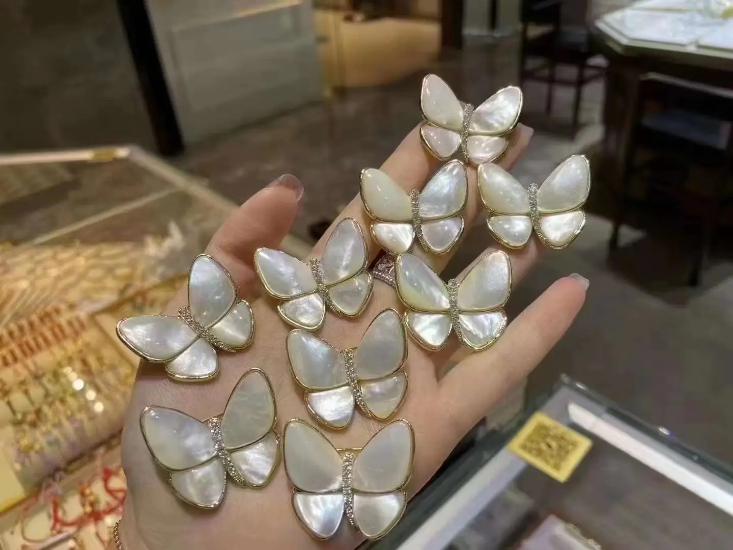 Pearl-Enriched Butterfly Brooch with Diamond Details — feature 8