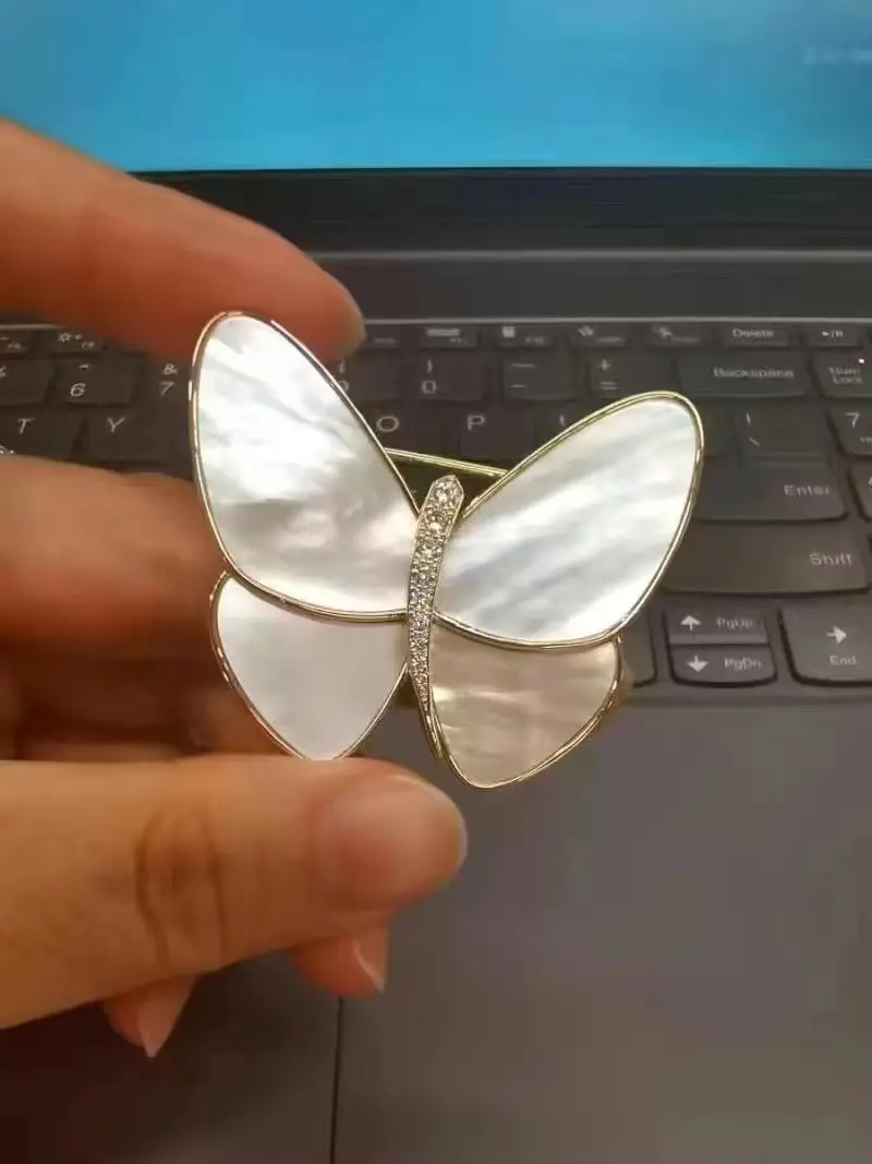Pearl-Enriched Butterfly Brooch with Diamond Details — feature 9