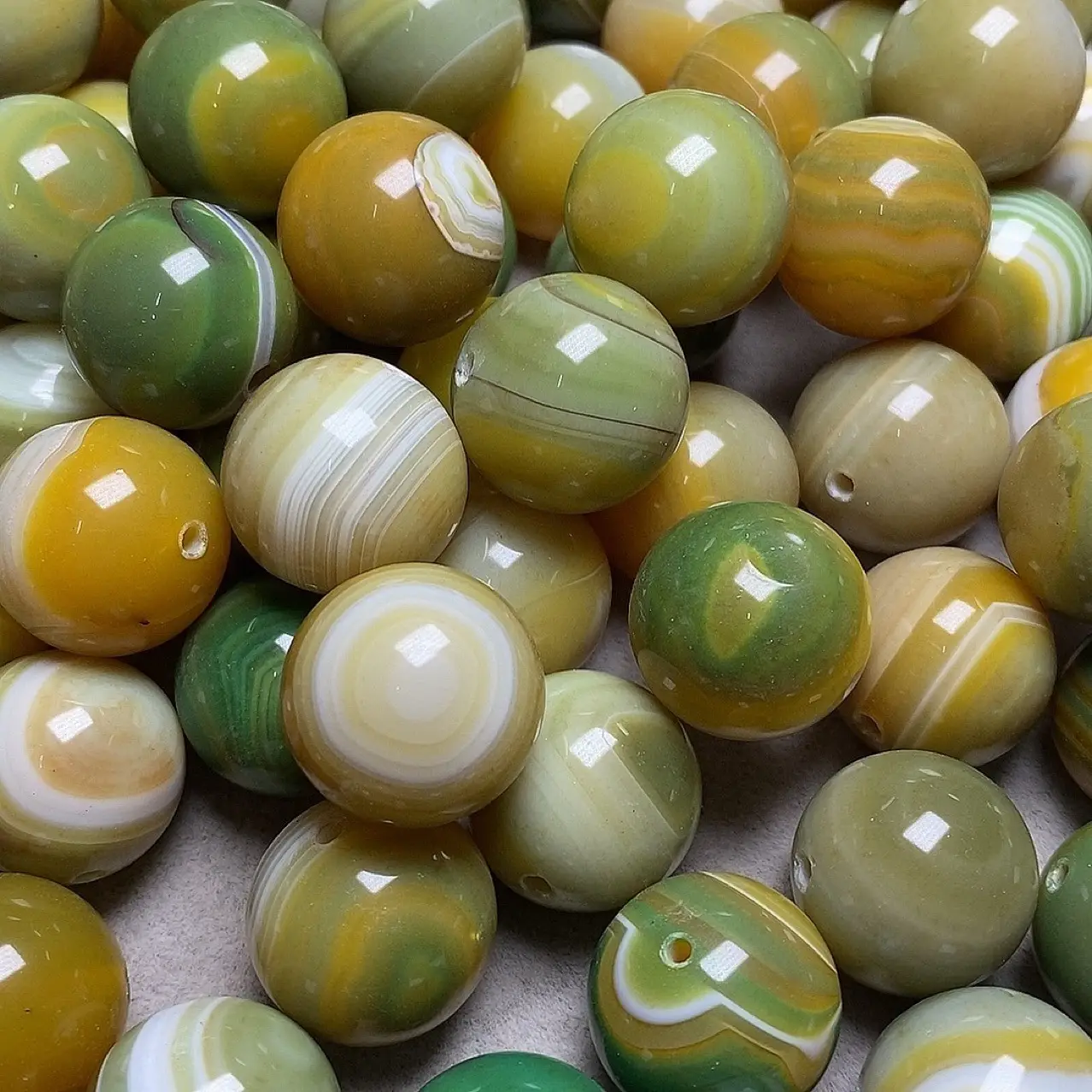 Yellow-Green Silk Wrapped Agate Round Beads — feature 3