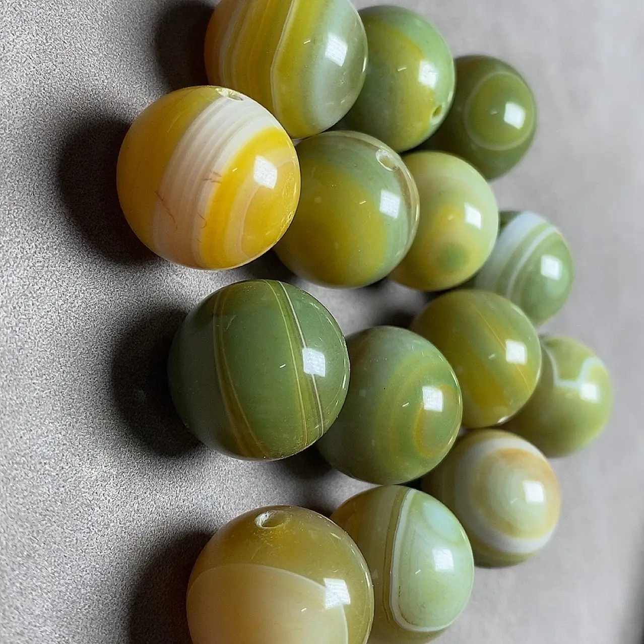 Yellow-Green Silk Wrapped Agate Round Beads — feature 7