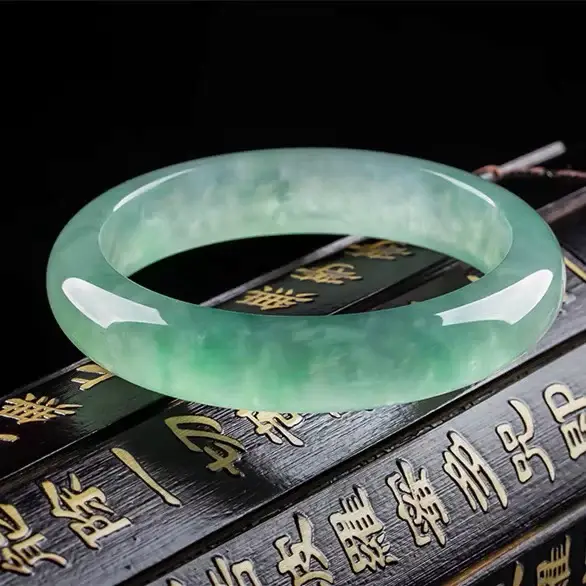 Natural Burmese Jade Bracelet Light Sun Green A-Grade — feature 1