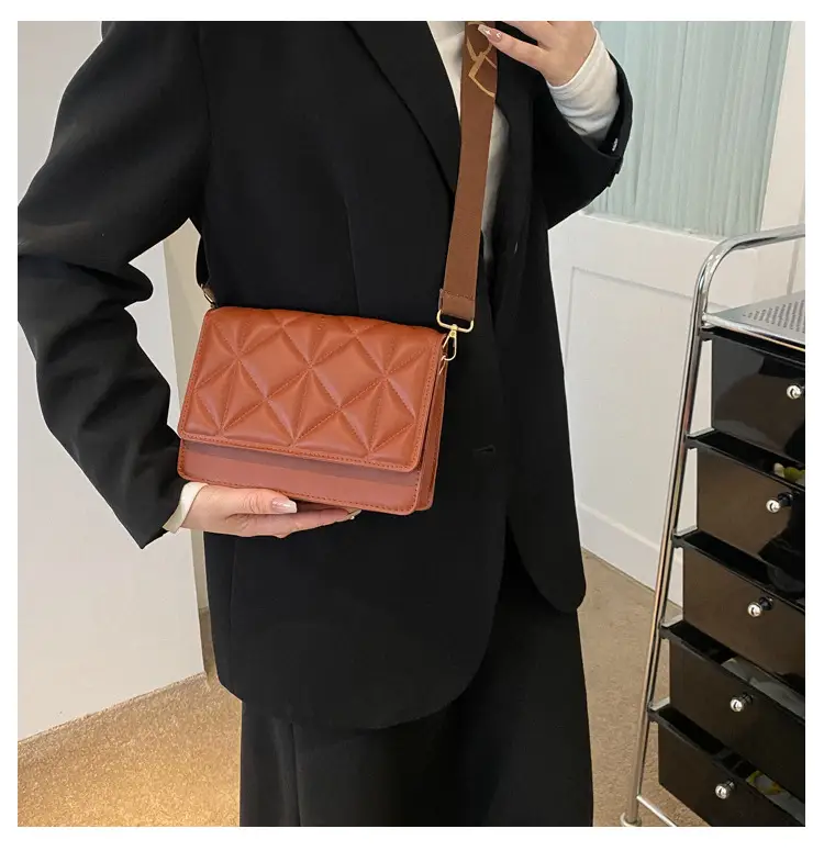 Black Rhombic Shoulder Bag Women 2023 — feature 13