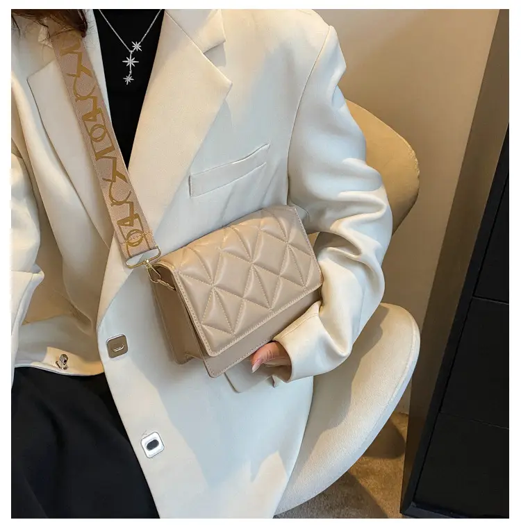 Black Rhombic Shoulder Bag Women 2023 — feature 18