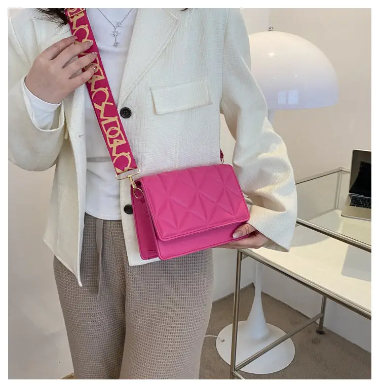 Black Rhombic Shoulder Bag Women 2023 — feature 22