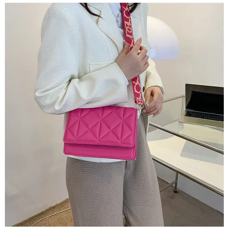 Black Rhombic Shoulder Bag Women 2023 — feature 23