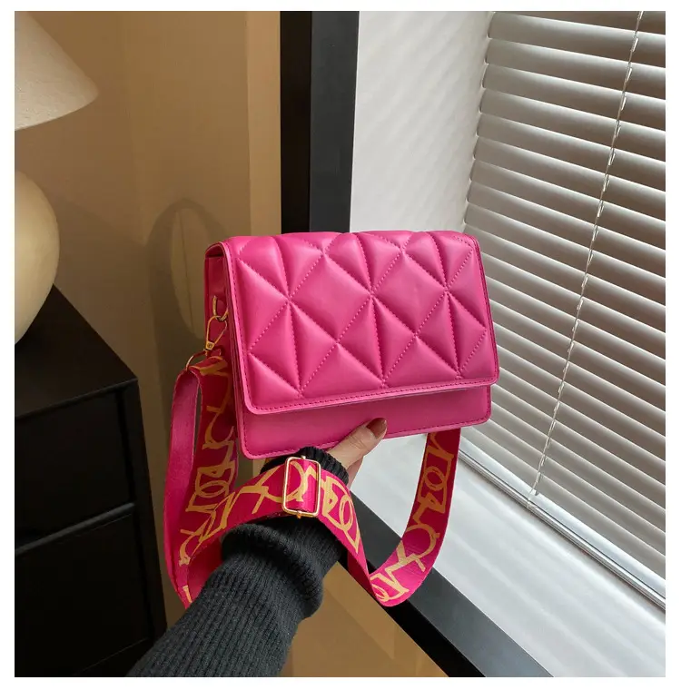 Black Rhombic Shoulder Bag Women 2023 — feature 31