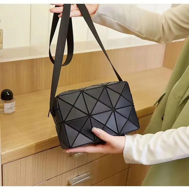 2025 Geometric Diamond Crossbody Bag for Women — feature 9