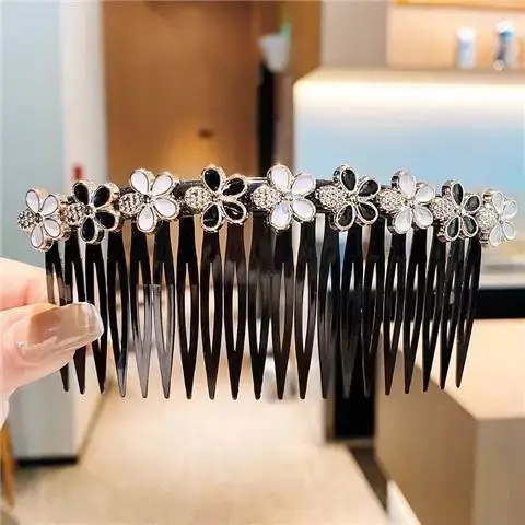 9# Black + White five petals/comb