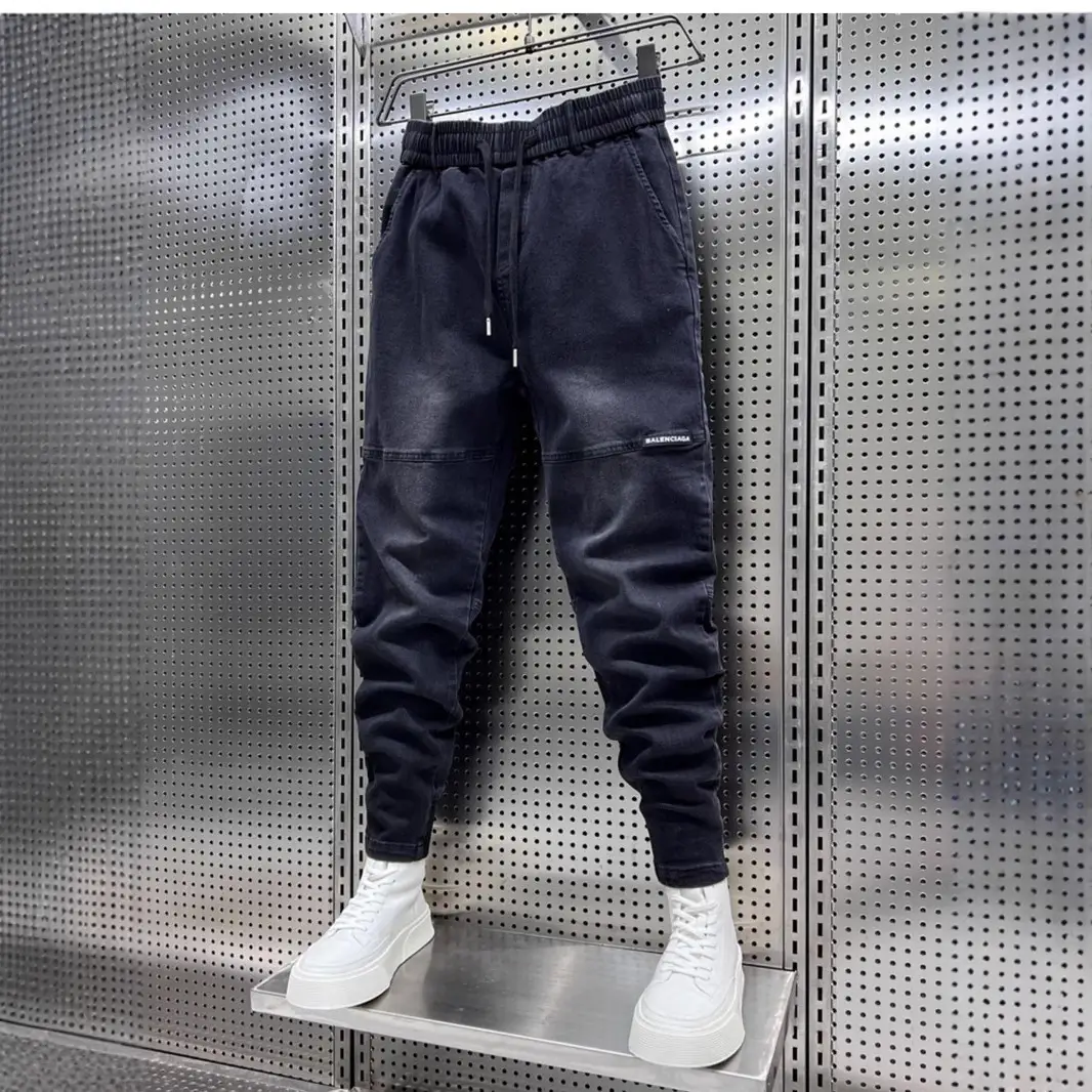 Men Black Slim Fit Cropped Harem Pants with Embroidered Stitching - Image 4