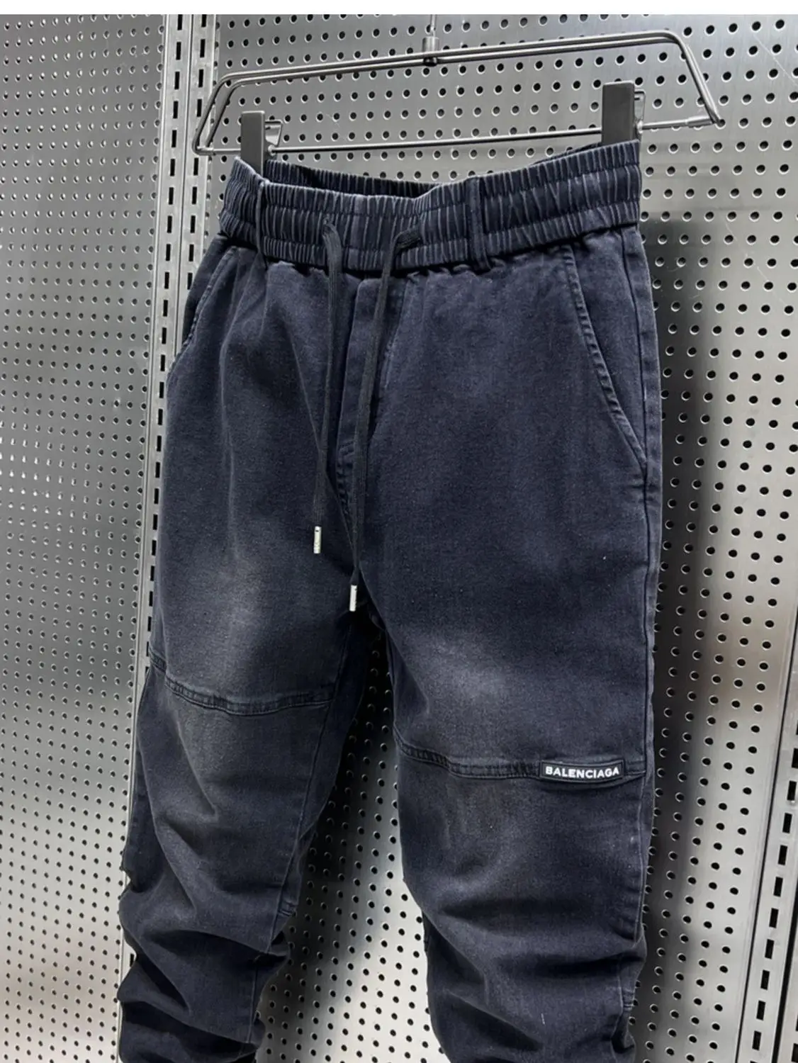 Men Black Slim Fit Cropped Harem Pants with Embroidered Stitching — feature 11