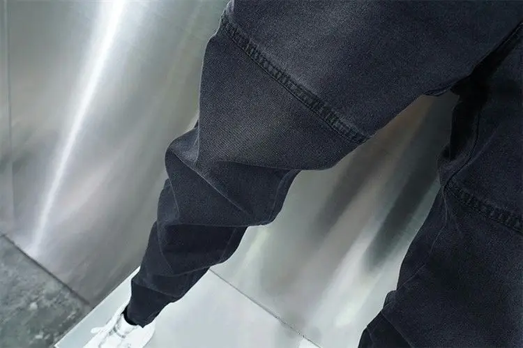 Men Black Slim Fit Cropped Harem Pants with Embroidered Stitching — feature 15