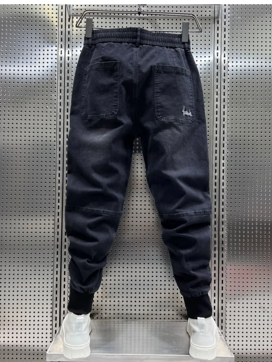 Men Black Slim Fit Cropped Harem Pants with Embroidered Stitching — feature 20