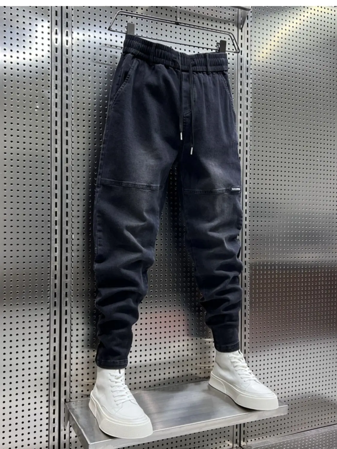 Men Black Slim Fit Cropped Harem Pants with Embroidered Stitching — feature 4