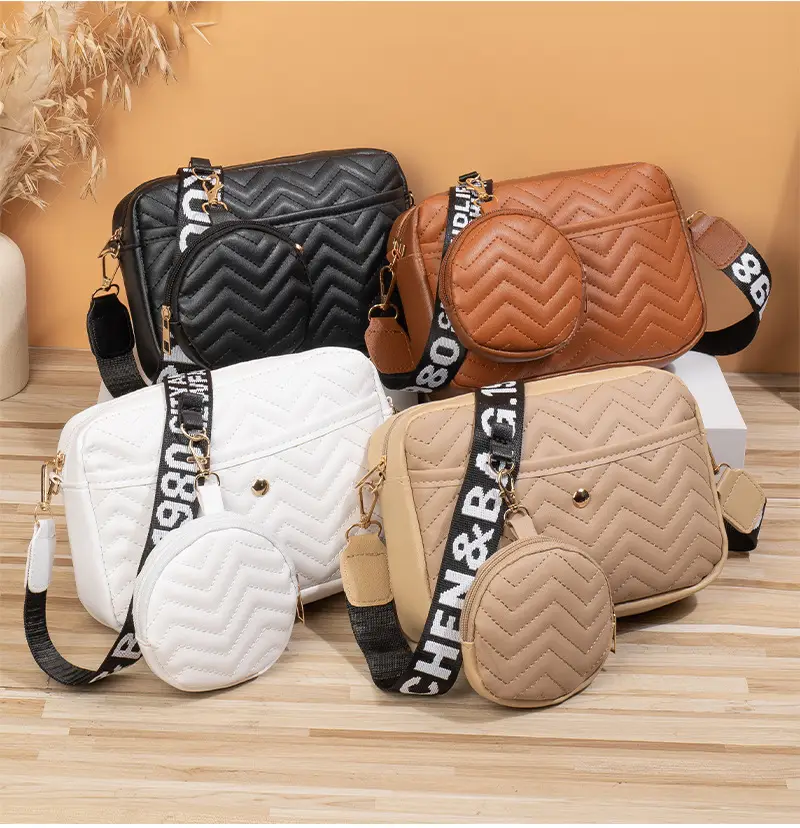 Women's Printed Shoulder Bag with Chain Strap 2023 — feature 12