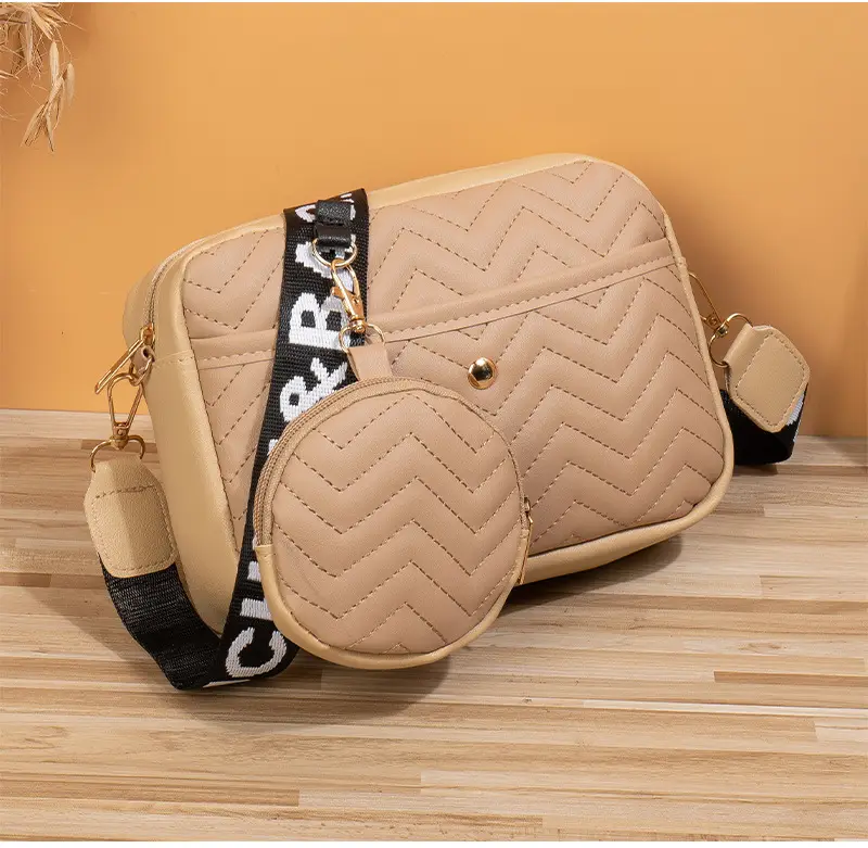 Women's Printed Shoulder Bag with Chain Strap 2023 — feature 21
