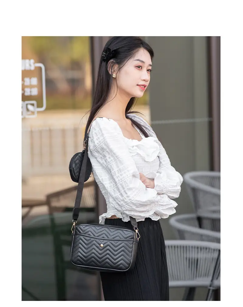 Women's Printed Shoulder Bag with Chain Strap 2023 — feature 8