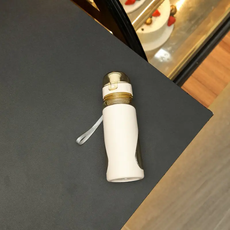 Double-Layer Plastic Tumbler Cups for Summer Water Bottles — feature 5
