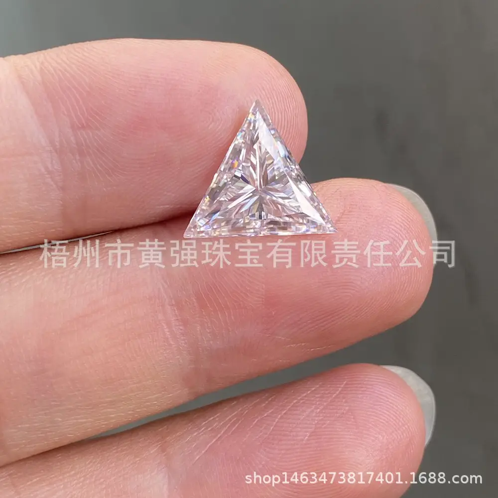 Mossan Gold Plated Right Triangle D Color VVS1 - Image 3