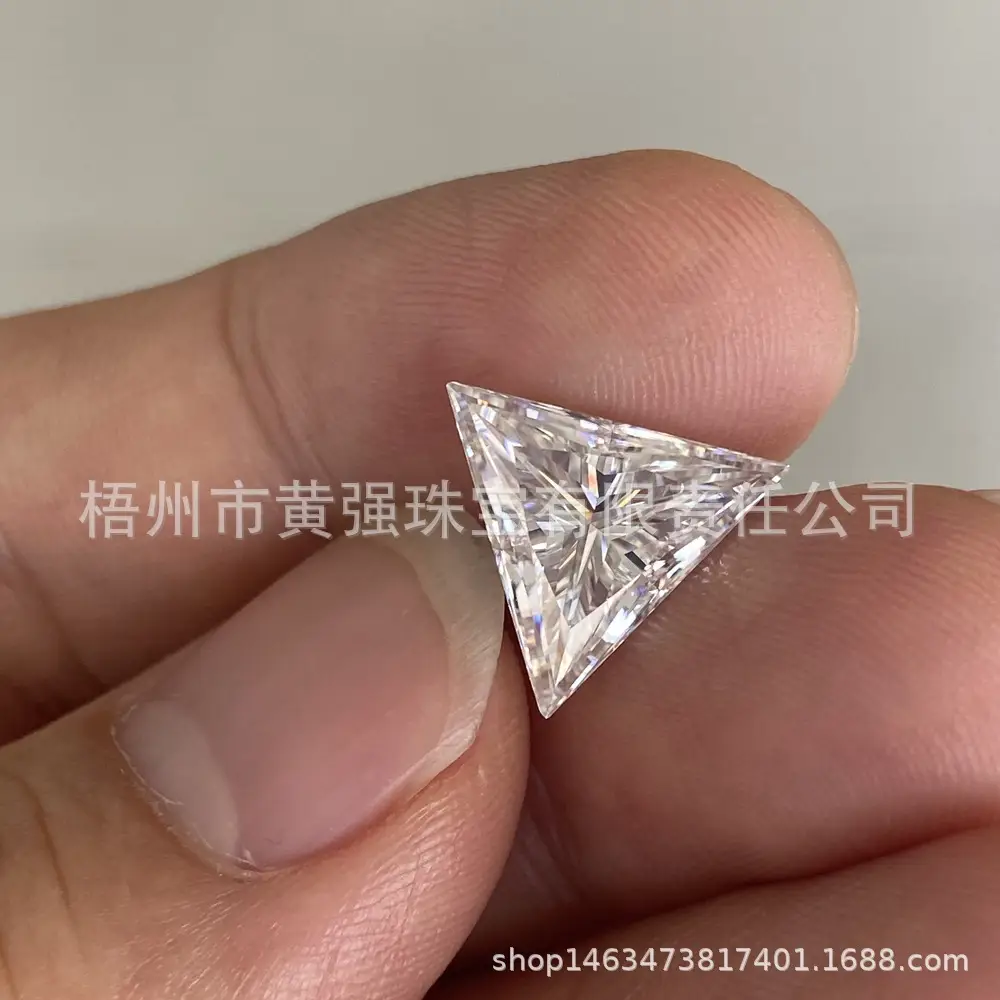 Mossan Gold Plated Right Triangle D Color VVS1 - Image 5