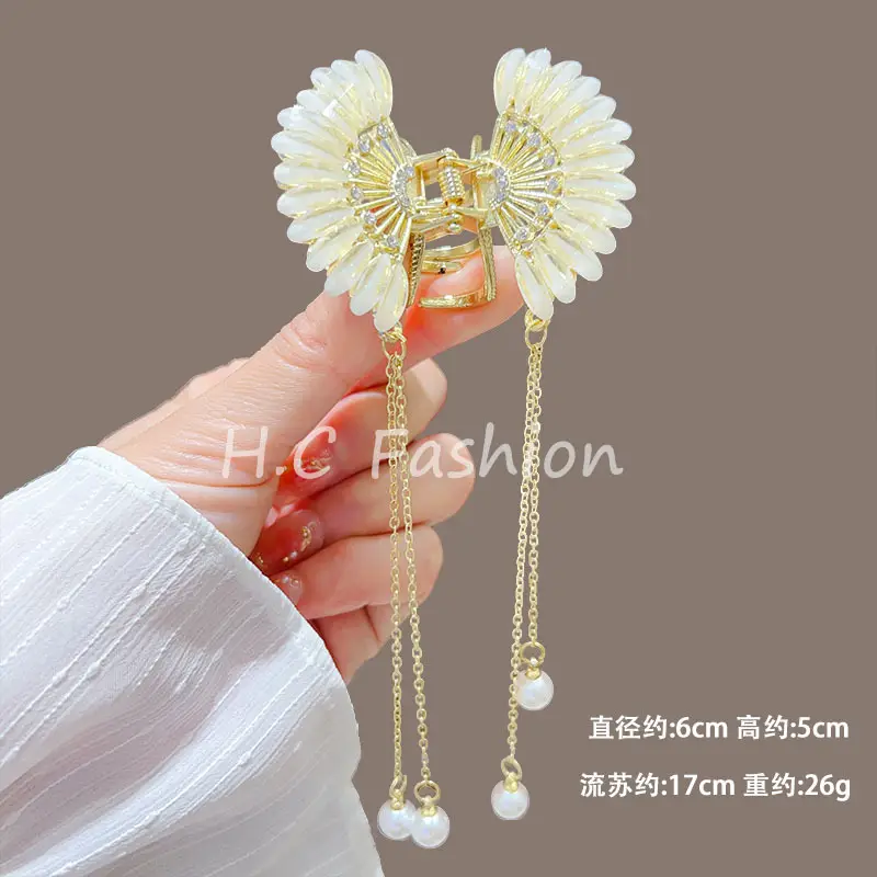 Elegant Butterfly Hairpin with Wings for Women — feature 11