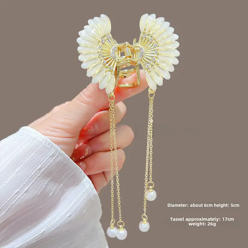 Elegant Butterfly Hairpin with Wings for Women - Image 4