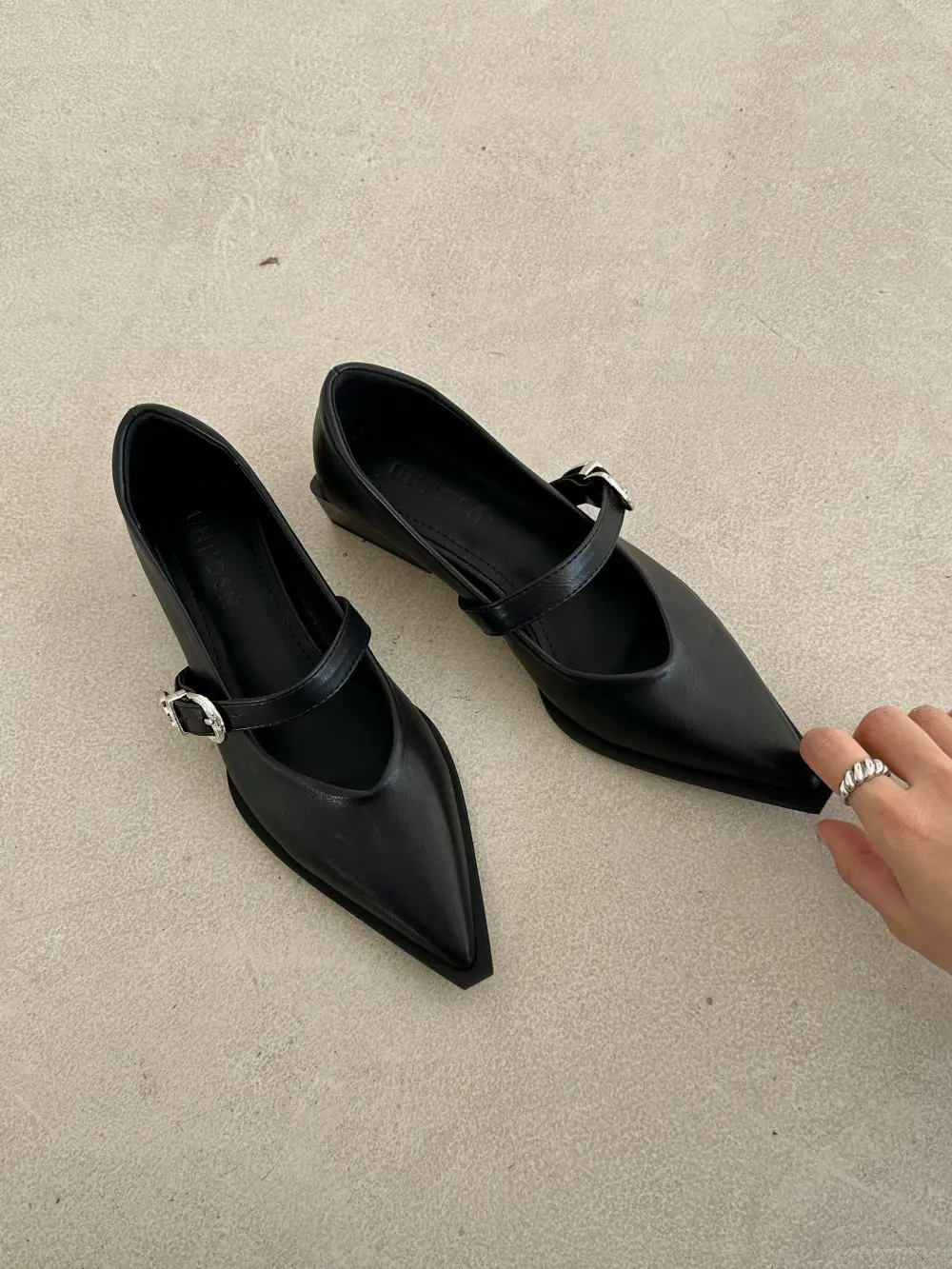 Pointed Toe French Style Mary Jane Shoes Women's Black White — feature 11