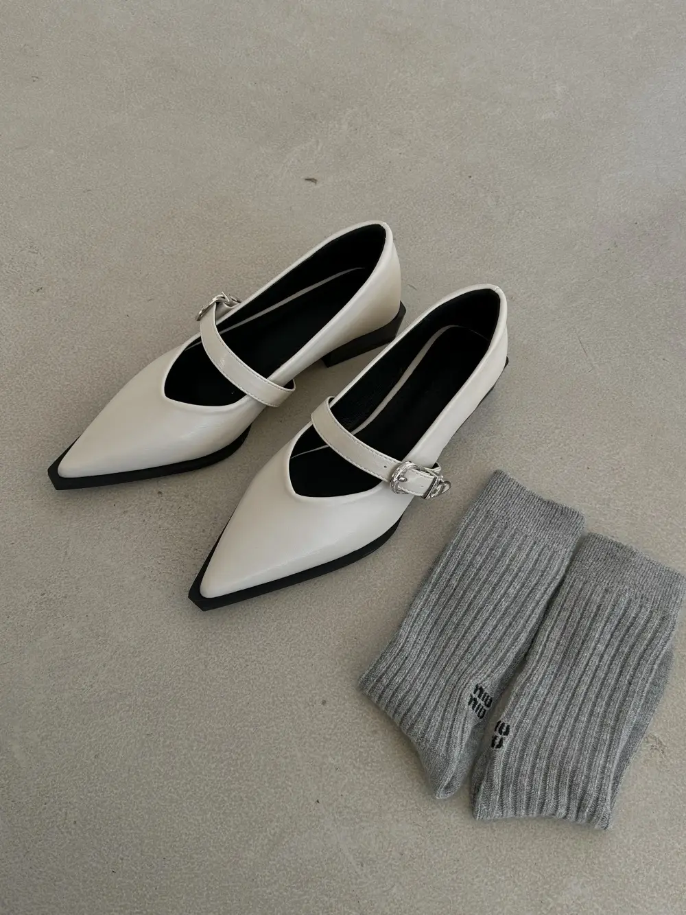 Pointed Toe French Style Mary Jane Shoes Women's Black White — feature 12