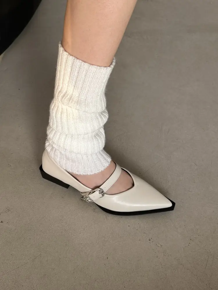 Pointed Toe French Style Mary Jane Shoes Women's Black White — feature 2