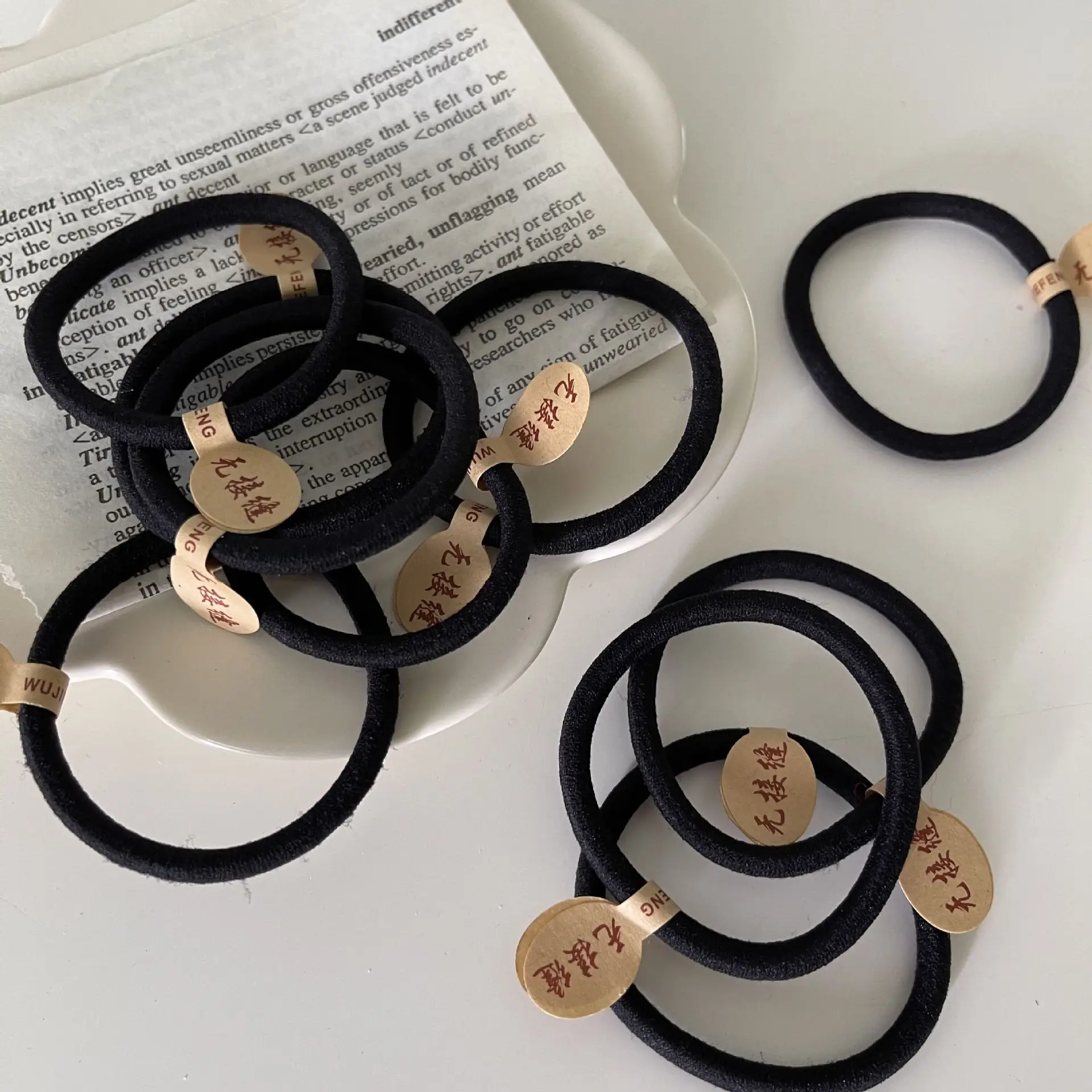 Black Rubber Hair Ties for Women, Easy To Use, Stylish Accessories — feature 4