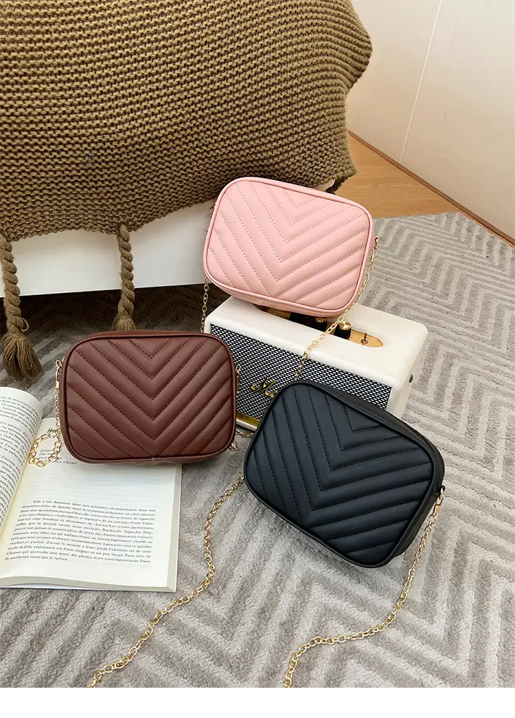 Red Quilted Chain Shoulder Bag for Women — feature 28