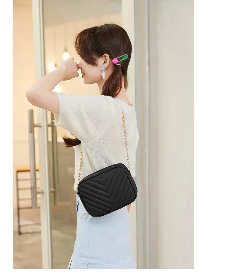 Red Quilted Chain Shoulder Bag for Women — feature 7