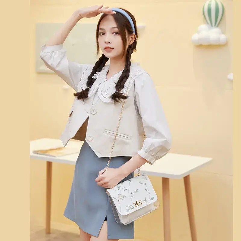 White Antique Embroidered Shoulder Bag with Chain - Image 5