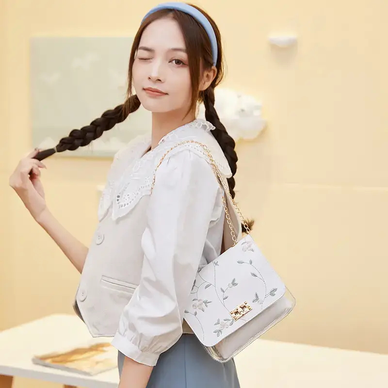 White Antique Embroidered Shoulder Bag with Chain - Image 7