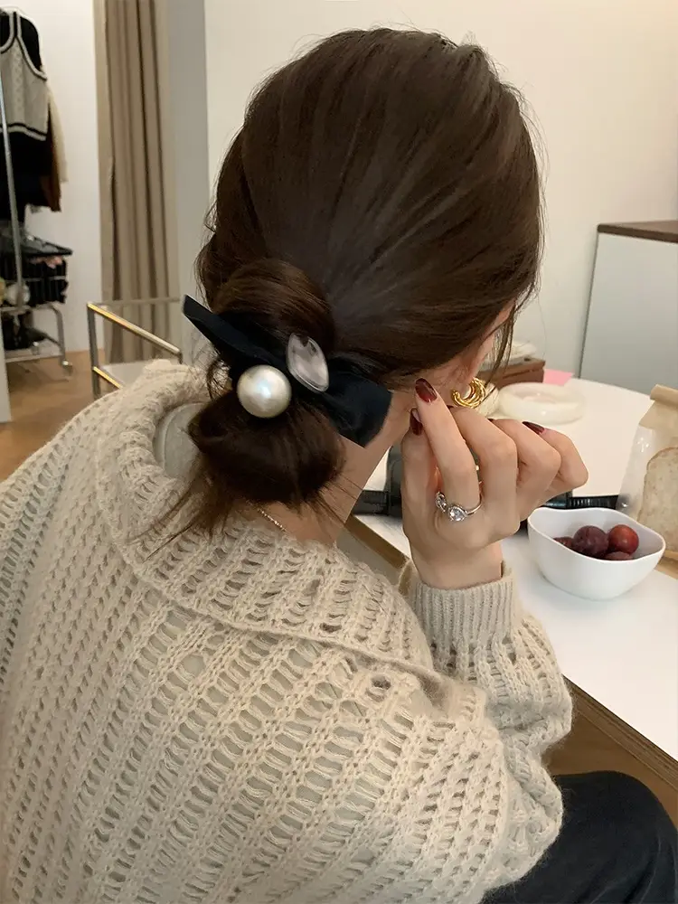 Vintage Pearl Bow Hair Tie for Women — feature 1