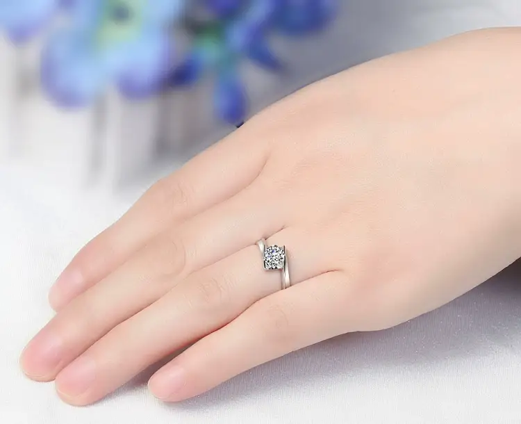 Clearance Mosan Diamond Ring Female 1-2 Karat Platinum PT950 — feature 9