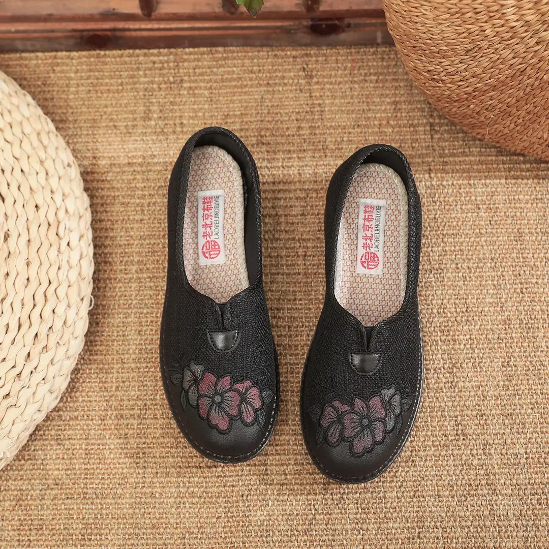 26Th Spring New Style Old Beijing Cloth Shoes for Women, Non-Slip Soft Sole Slip-On Shoes for Middle-Aged and Elderly Mothers, Casual Shoes