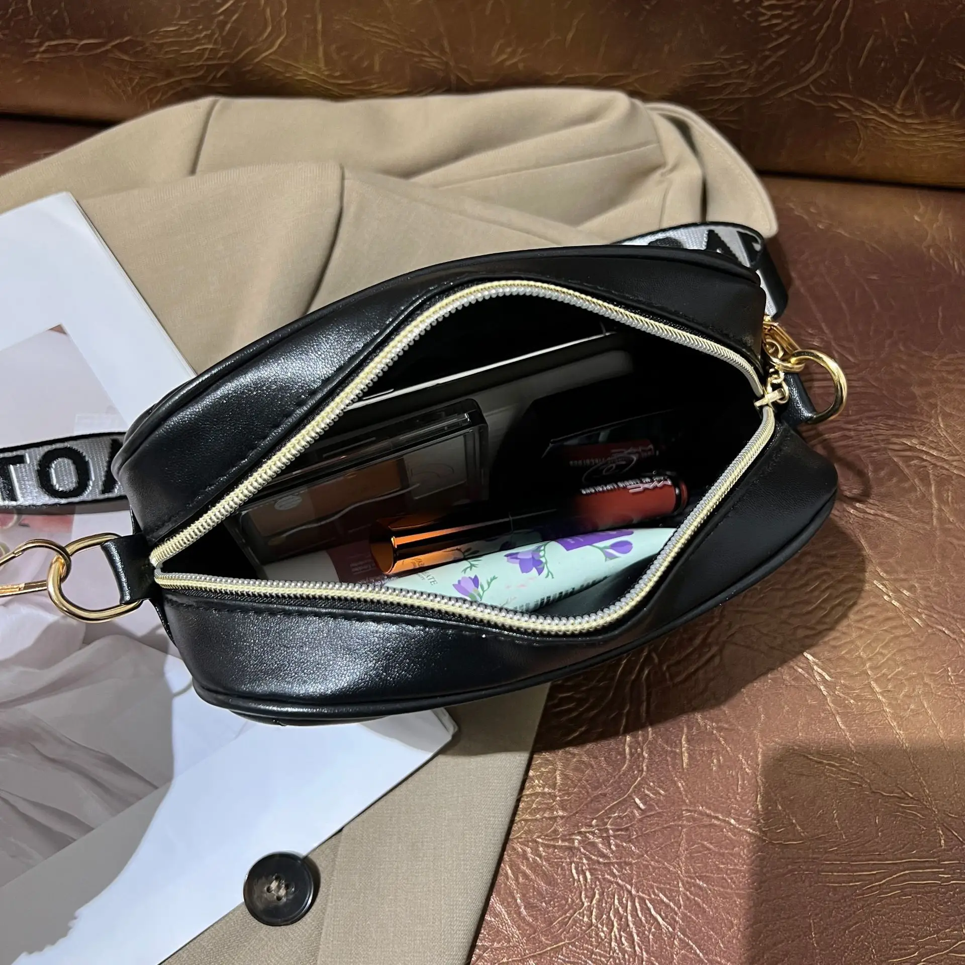Women Rhombic Embroidered Crossbody Bag White 2023 - Image 9