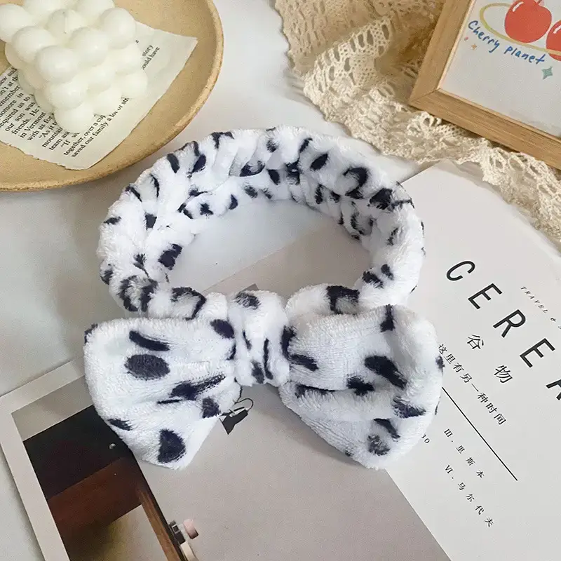 Red Bow Hairband with Leopard Print for Women - Image 4